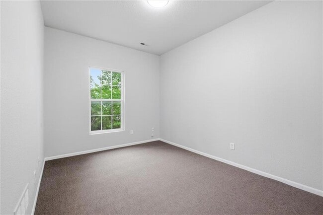 Building Photo - 10337 Parkview Ave