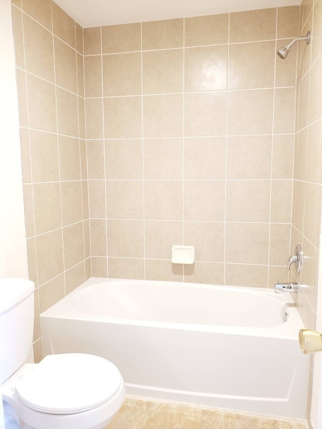 Building Photo - 3 bedroom 2 bath rental