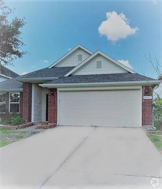 Building Photo - 8807 Shady Green Meadows