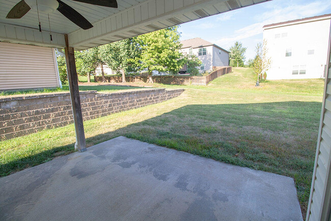 Building Photo - 6900 Madison Creek Dr