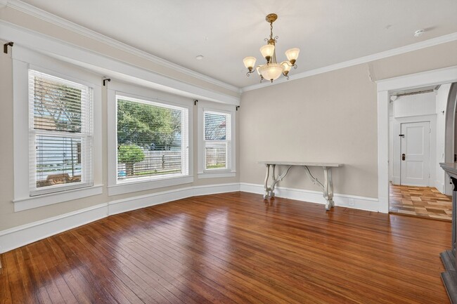 Building Photo - 212 N Grand Ave