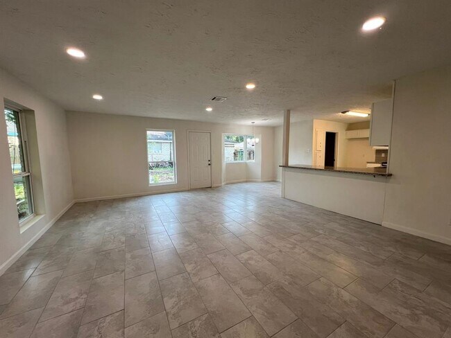Building Photo - 9423 Kristin Dr