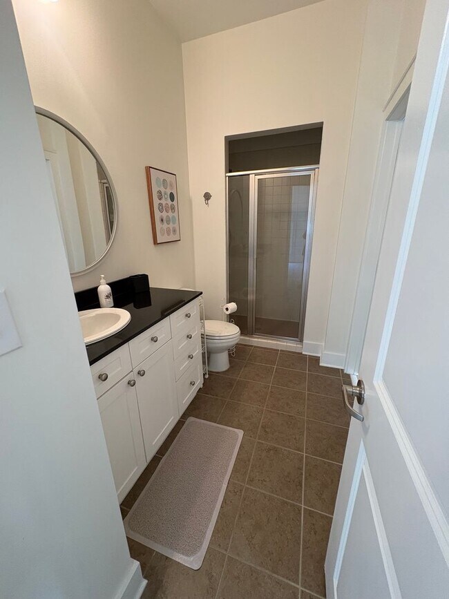 Building Photo - 1 Bedroom 1 Bath Condo Downtown Greenville...