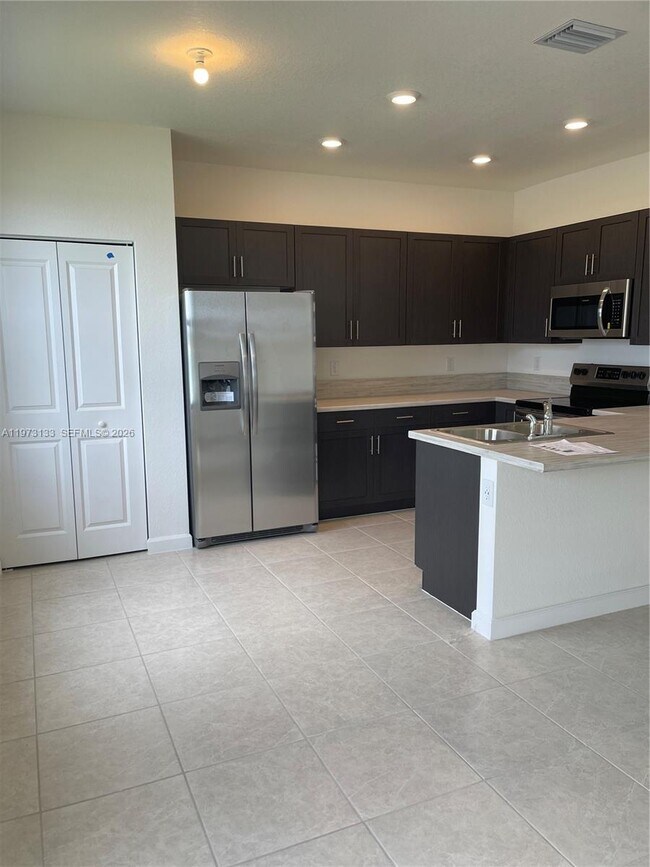 Building Photo - 20564 NE 5 PL