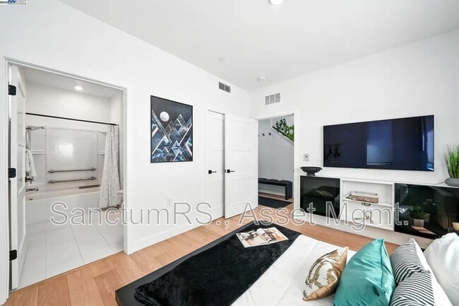 Building Photo - 25243 Villager Ln