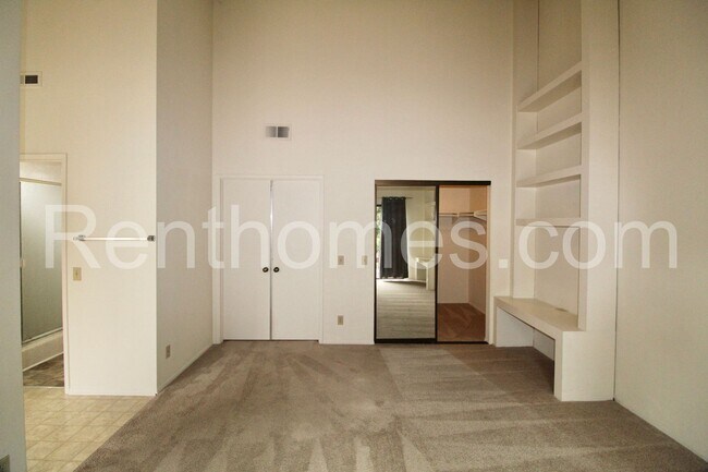 Building Photo - 13845 Davenport Ave
