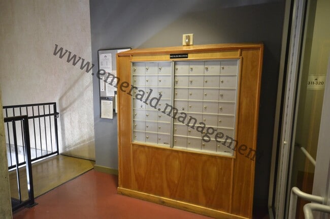 Building Photo - 640 Glen Iris Dr NE