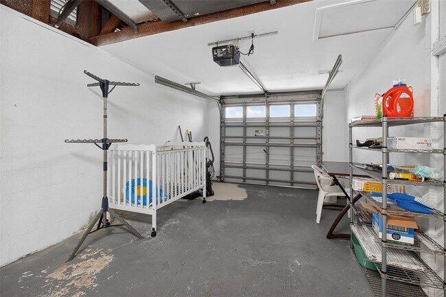 Building Photo - 3214 Huntington Rd