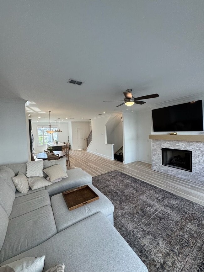 Building Photo - Charming 3BR Townhome in Buford