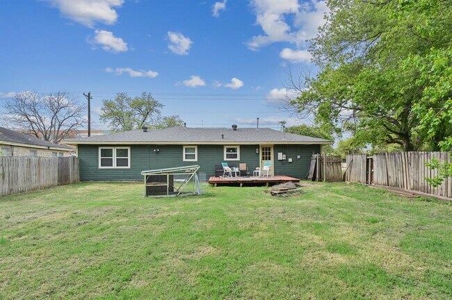 Building Photo - 809 S Coulter Dr
