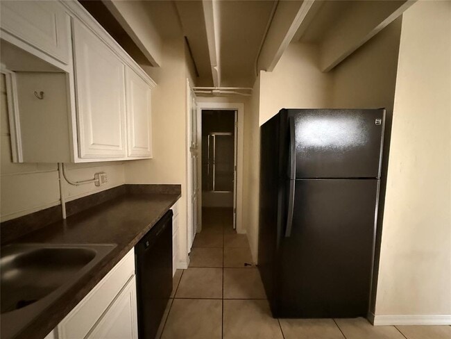 Building Photo - 729 E Commerce St