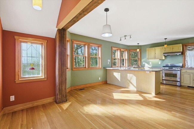 Building Photo - 102 N Gaw St