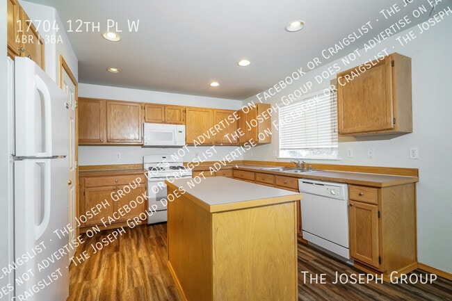 Building Photo - 17704 12th Pl W