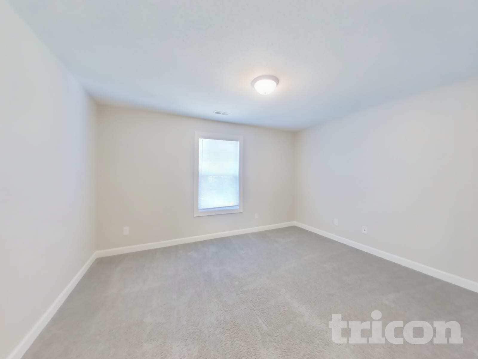 Building Photo - 2990 Parkview Dr