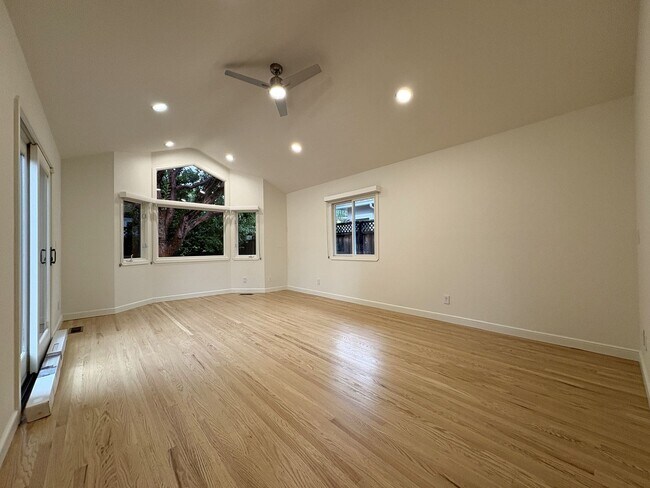 Building Photo - Beautifully Updated 4BD/2BA Single-Family Home in Palo Alto