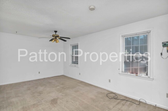 Building Photo - Barony Home