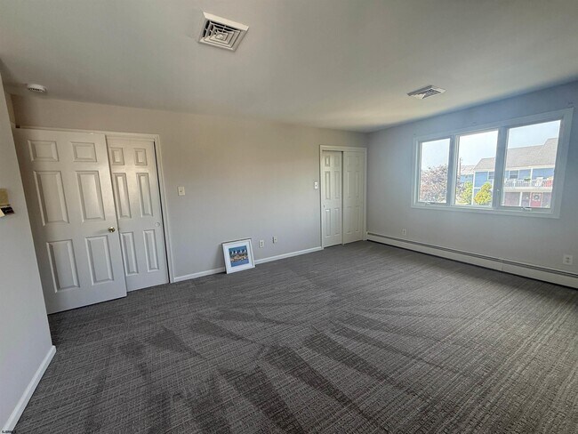 Building Photo - 303 Windsor Dr