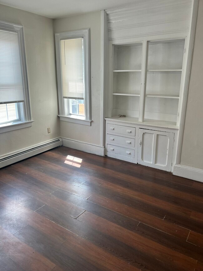 Building Photo - 456 Chalkstone Ave