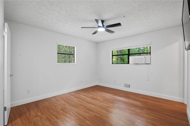 Building Photo - 4100 Dustin Dr NW