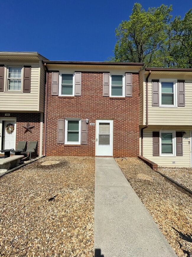 Building Photo - 156 Cedar Crest Dr