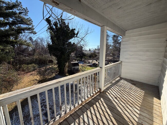 Building Photo - Charming 4bdrm/1.5bth Home Located in Richmond's North Highland Park w/Balcony!!