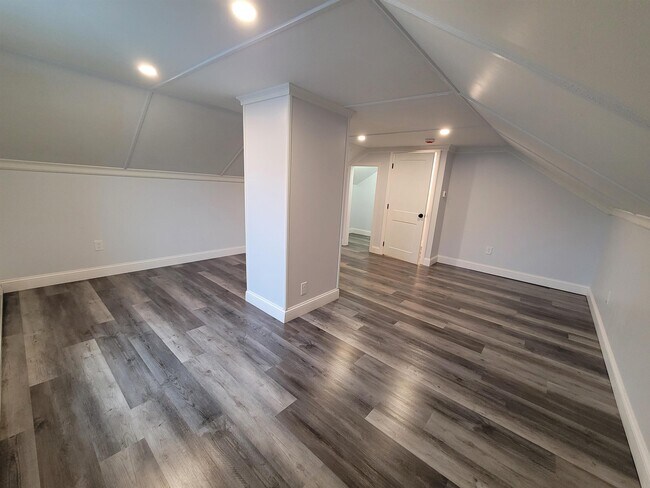 Building Photo - 22 South St