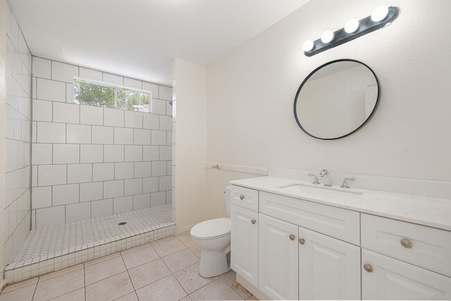 Building Photo - Attached 3-Bedroom Home with Spacious Yard...