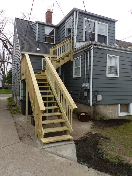 Building Photo - 373 E Saratoga St