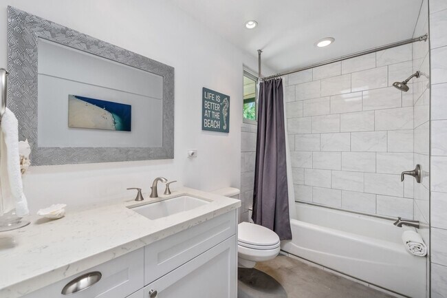 Building Photo - Elegant Home w/ Private Beach Access, Pool...