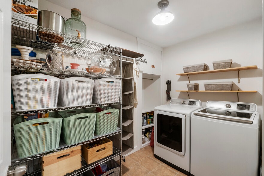 Building Photo - 5824 Hillcrest Dr SW