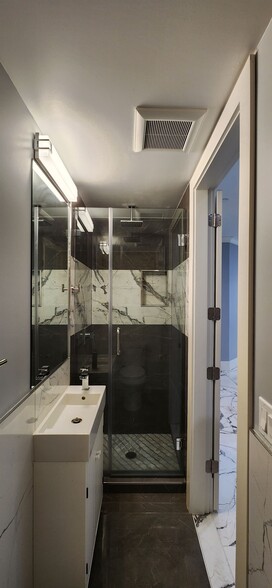 Building Photo - 1133 N 33rd Pl