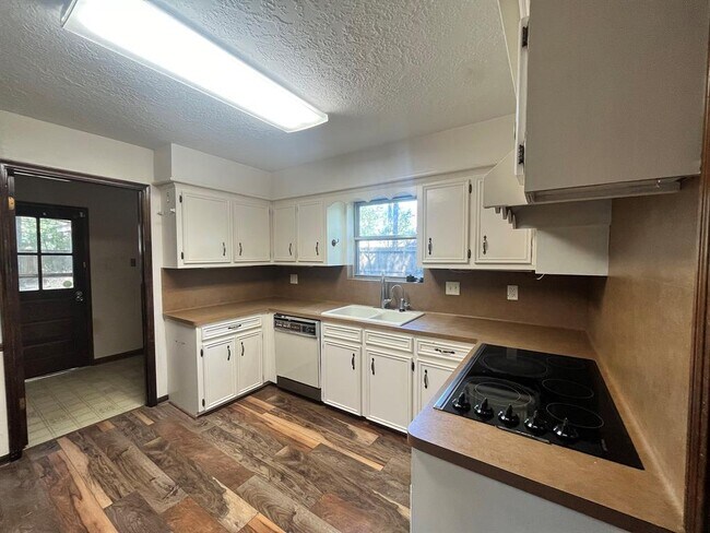 Building Photo - 15111 Gladebrook Dr