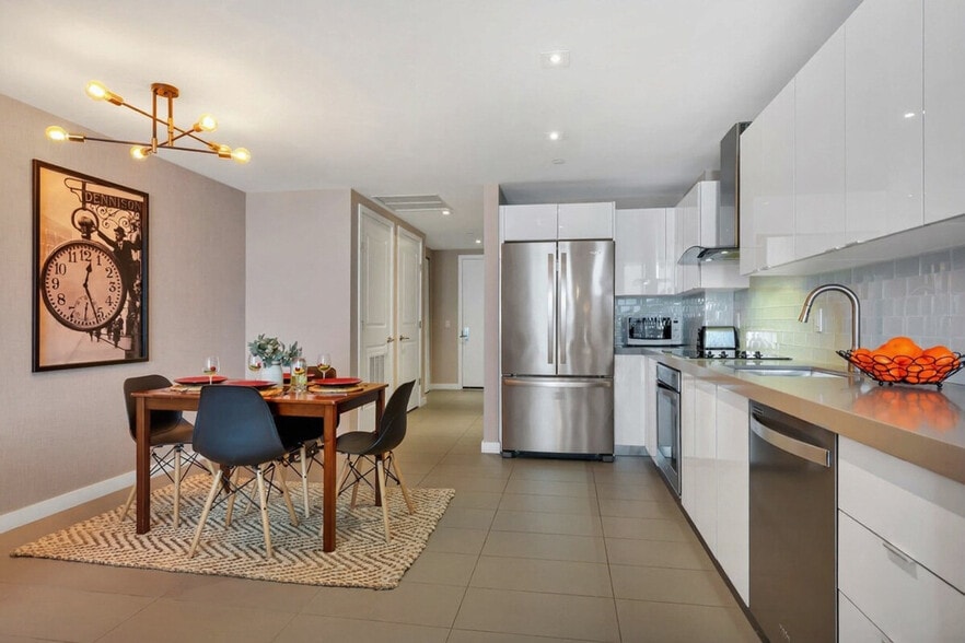 Building Photo - 90 NE 17th St