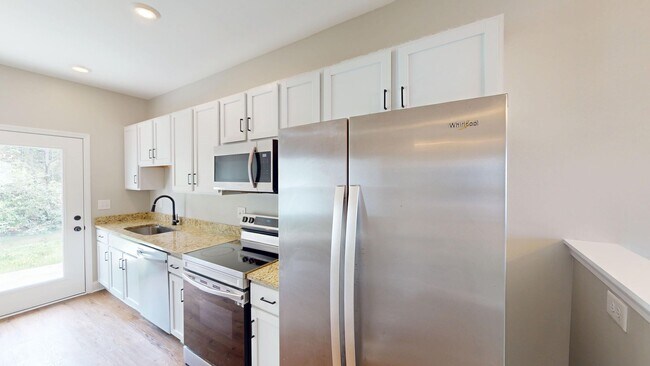 Building Photo - $1000 Off Your First Month! 2 Bed/2 Bath T...