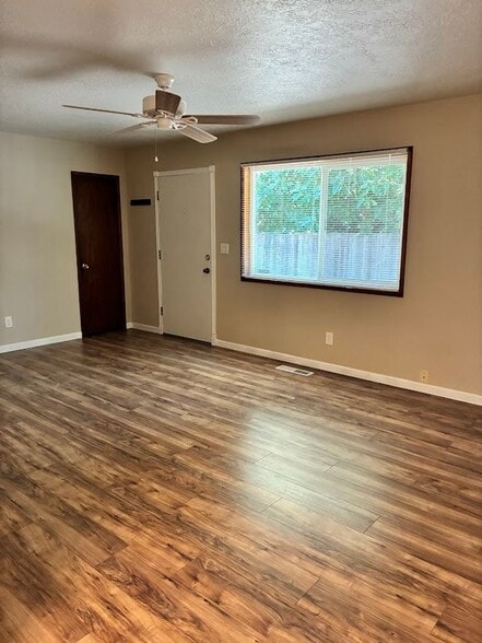 Building Photo - 4122-4130 SE Howe St