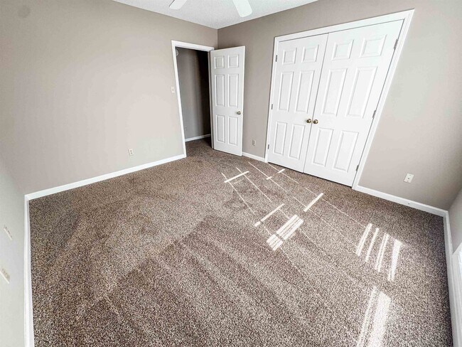 Building Photo - 624 Landing Party Ln