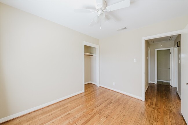 Building Photo - 5210 De Lange Ln