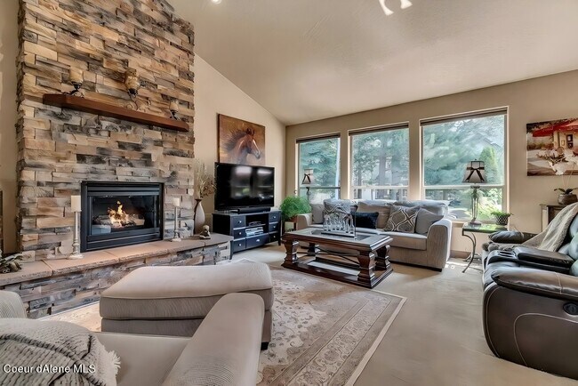 Building Photo - Pebble Creek