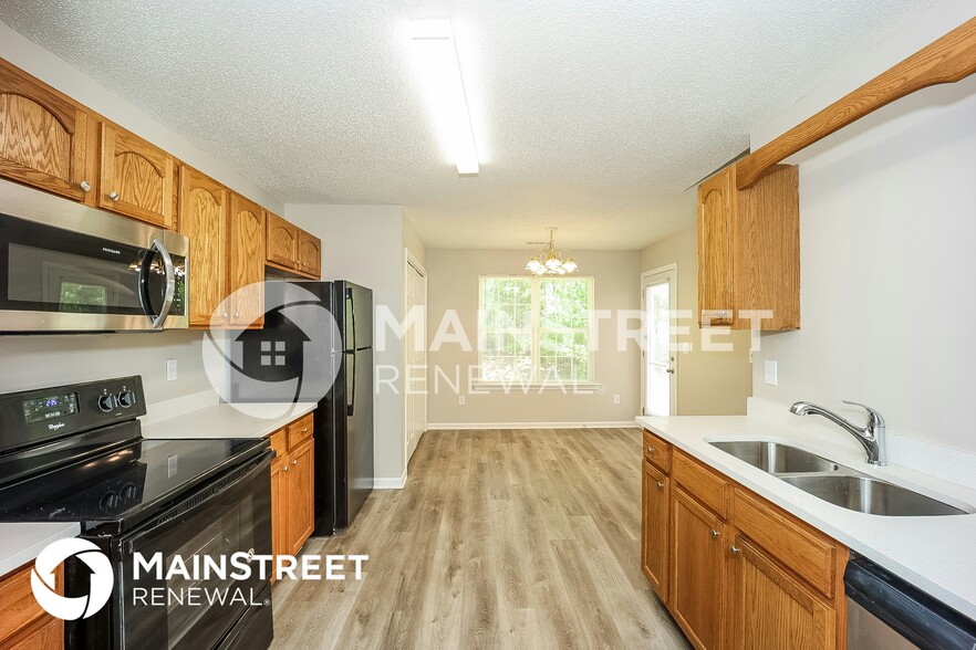 Building Photo - 64 Mineral Springs Ln