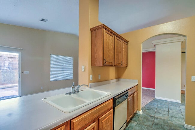 Building Photo - Beautiful Home in Green Valley