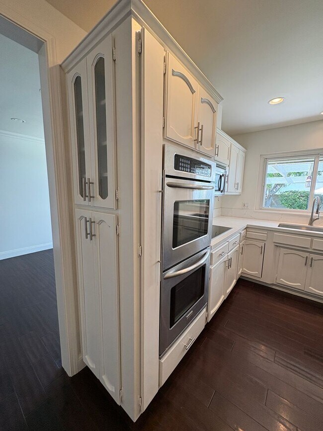 Building Photo - Spacious House - 2 stories - 4 Bedrooms + 2.5 Baths & large 2 car garage