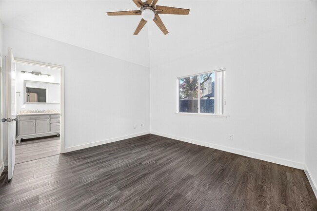 Building Photo - 18610 Autumn Hills Dr