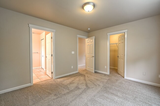Building Photo - 3Bd/2.5Ba Snoqualmie Home
