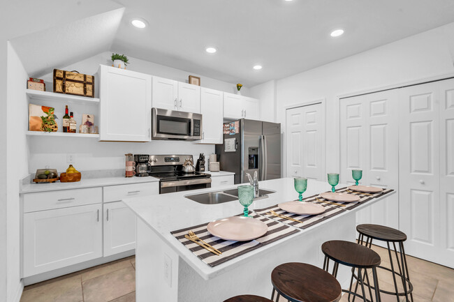 Building Photo - 14151 Oviedo Pl
