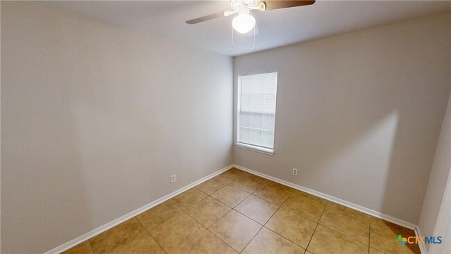 Building Photo - 2402 Lazy Ridge Dr