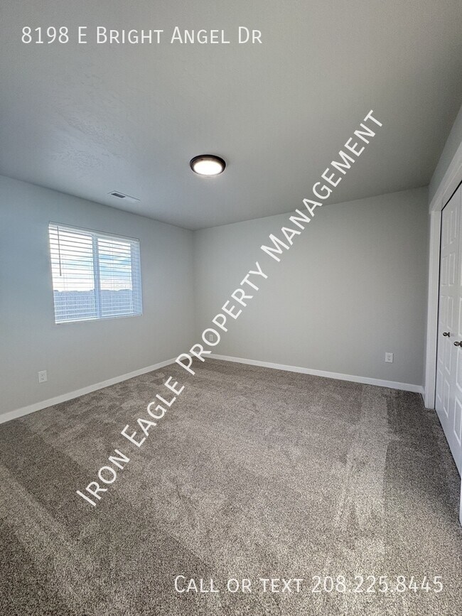 Building Photo - 8198 E Bright Angel Dr