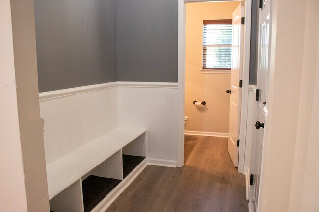 Building Photo - 1266 Coachman Way