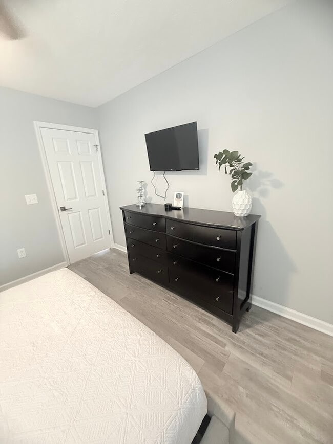 Building Photo - 469 White River Dr