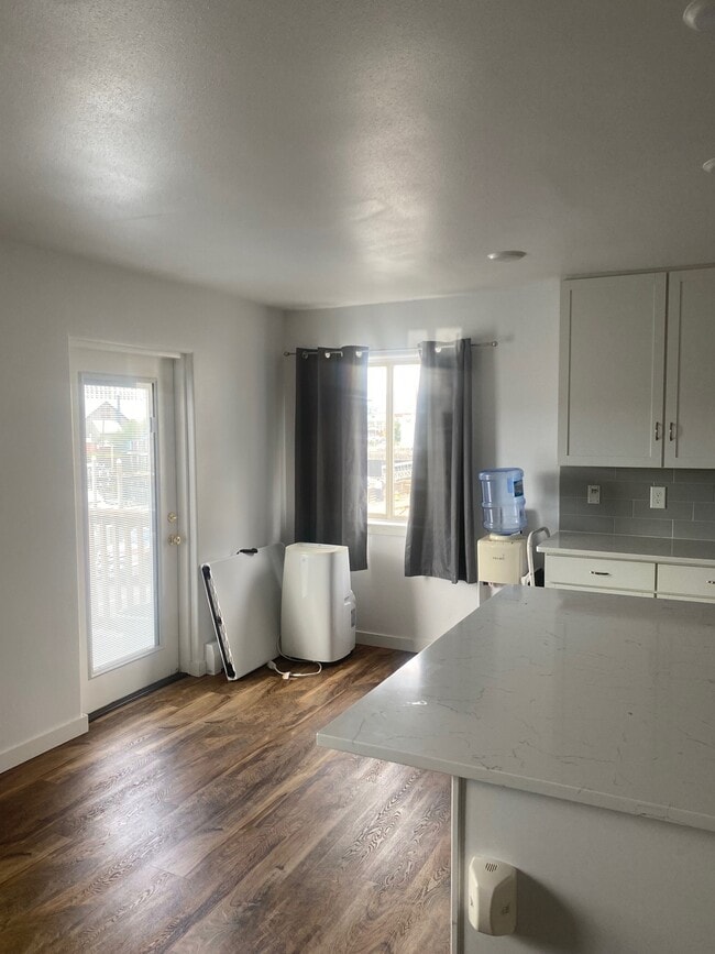 Building Photo - 305 Stedman St