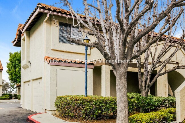 Building Photo - Charming Studio Condo with Garage in Desirable Las Palmas Community